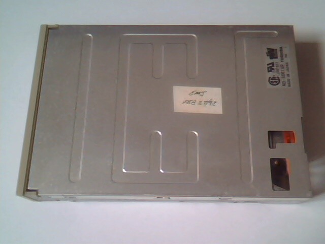 3.5in Internal Floppy Drive Toshiba ND-3561GR beige faceplate - image 2