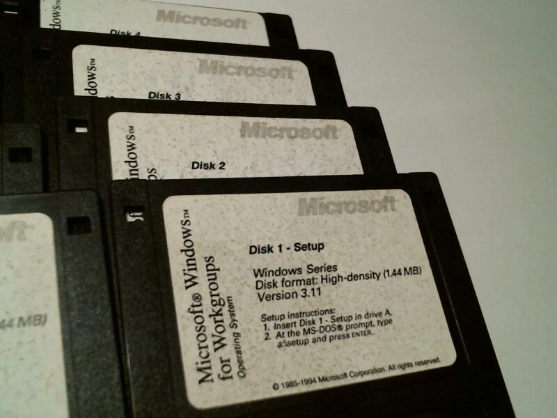 Microsoft Windows Workgroups Operating Systems Version 3.11 - 3.5" floppy disks - image 2