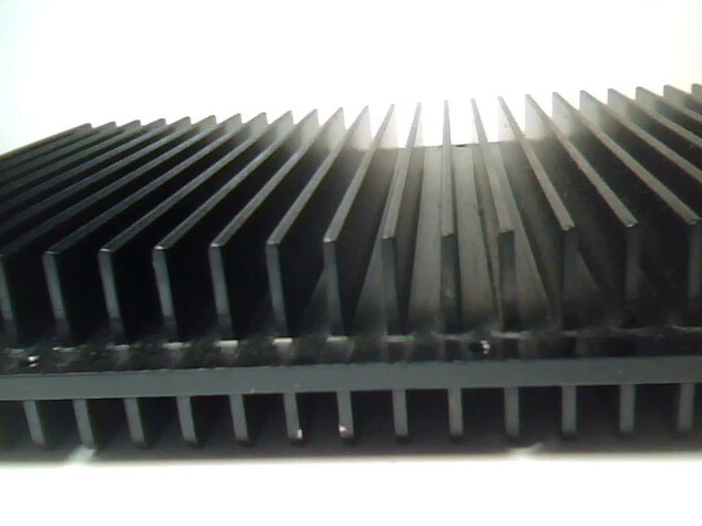 Large thick aluminum ribbed heatsink 555g / 20oz 40 sq in 8"x5" 20cm x 12.5 cm - image 3