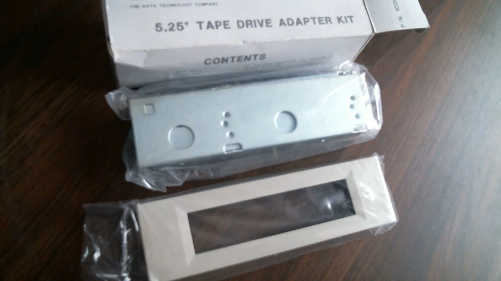 Seagate 5.25" Tape Drive Adapter Kit cream bezel - half new condition - image 6