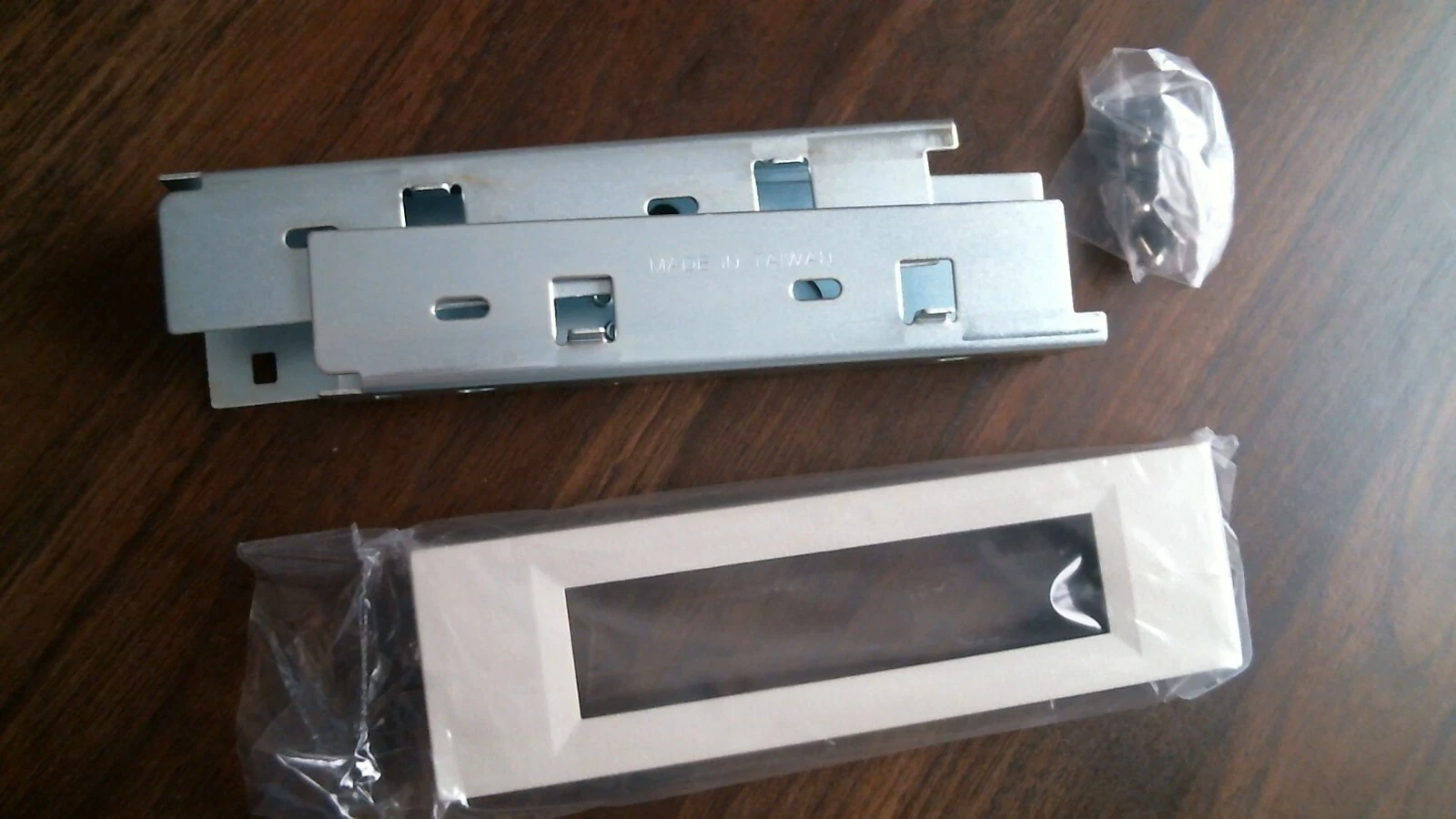 Seagate 5.25" Tape Drive Adapter Kit cream bezel - half new condition - image 8