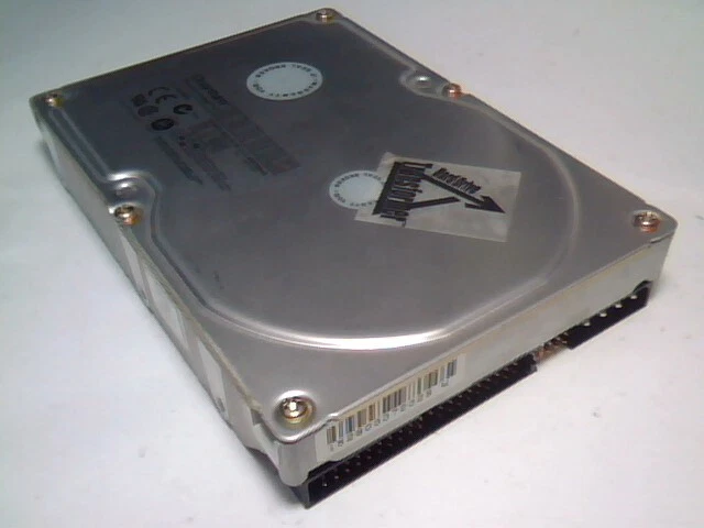 Hard Disk Drive IDE 40-pin Quantum Fireball ST 2.1AT ST21A011 Rev 02 ASTF 0810