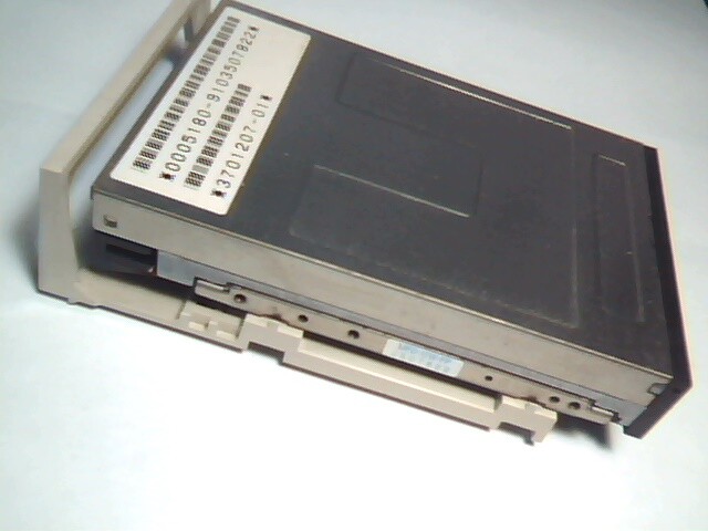 SUN 370-1207-01 3.5-inch 1.44MB Floppy Drive / SONY MP-F17W / w/mounting bracket - image 3