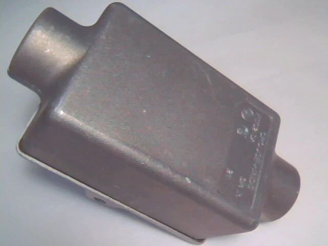 SPARES COOPER CROUSE HINDS DS 185 LOCKING COVER LEVER OPERATED CAST DS185 - image 2
