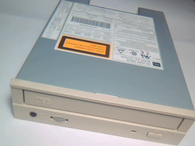 CD-ROM Drive Toshiba XM-5401B v 005 50-pin SCSI 1996 CI MA51226 CD