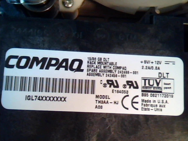 DLT Tape Drive Compaq 15/30 GB TH3AA-HJ 70-60158-04 SCSI SE Standalone B02 4 pin