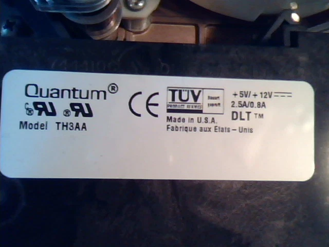 DLT Tape Drive Quantum TH3AA 70-60158-04 SCSI SE B02 4 pni Standalone