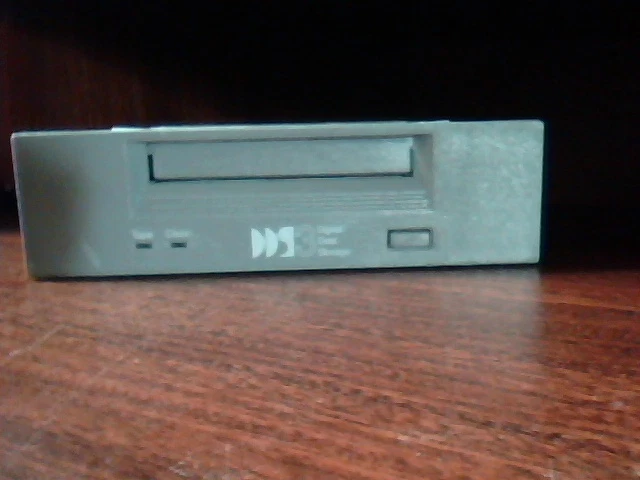 SCSI DAT Tape Drive SUN 370-2376 DDS3 HP C1537-00626 3702376-01 3639