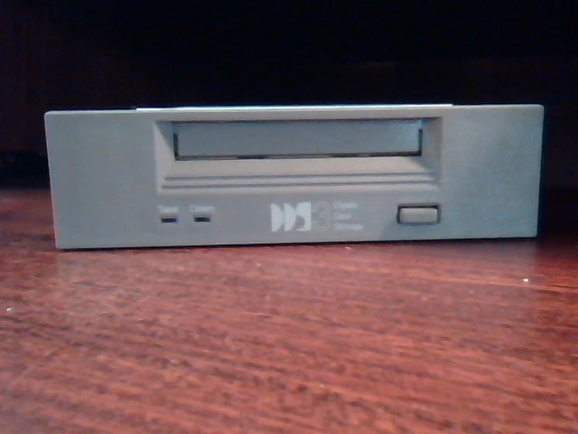 SCSI DAT Tape Drive SUN 370-2376-02 DDS3 HP C1537-00626 3826 3702376-02