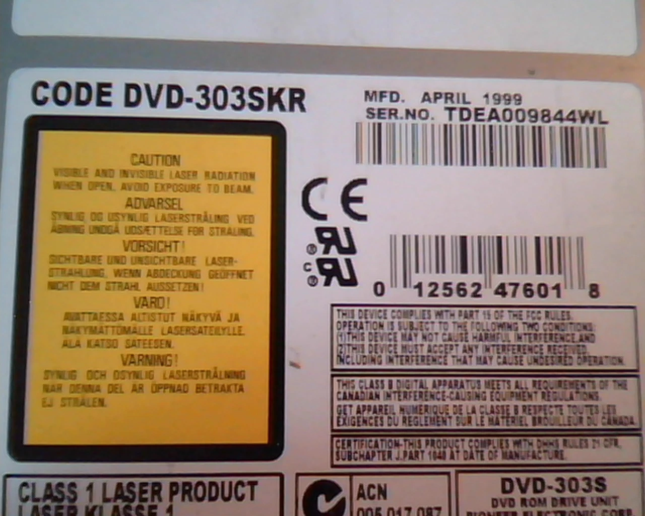 Code DVD-303SKR DVD-303S SCSI 0950-3398 E99677 April1999 Pioneer DVD ROM Drive