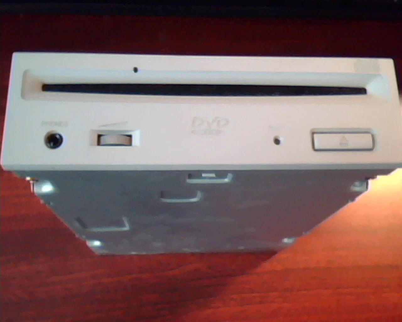 Code DVD-303SKR DVD-303S SCSI 0950-3398 E99677 April1999 Pioneer DVD ROM Drive - image 5