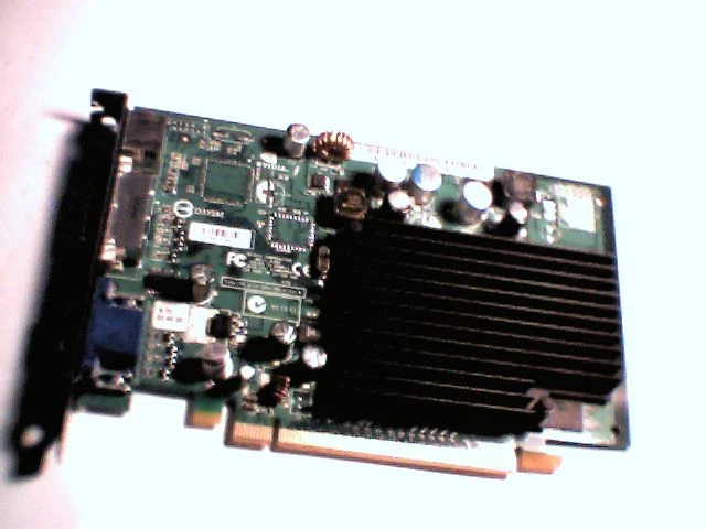 Dell DT240 NVIDIA GeForce 7300LE 128MB PCI-Express DVI/VGA/TV-Out Video Card