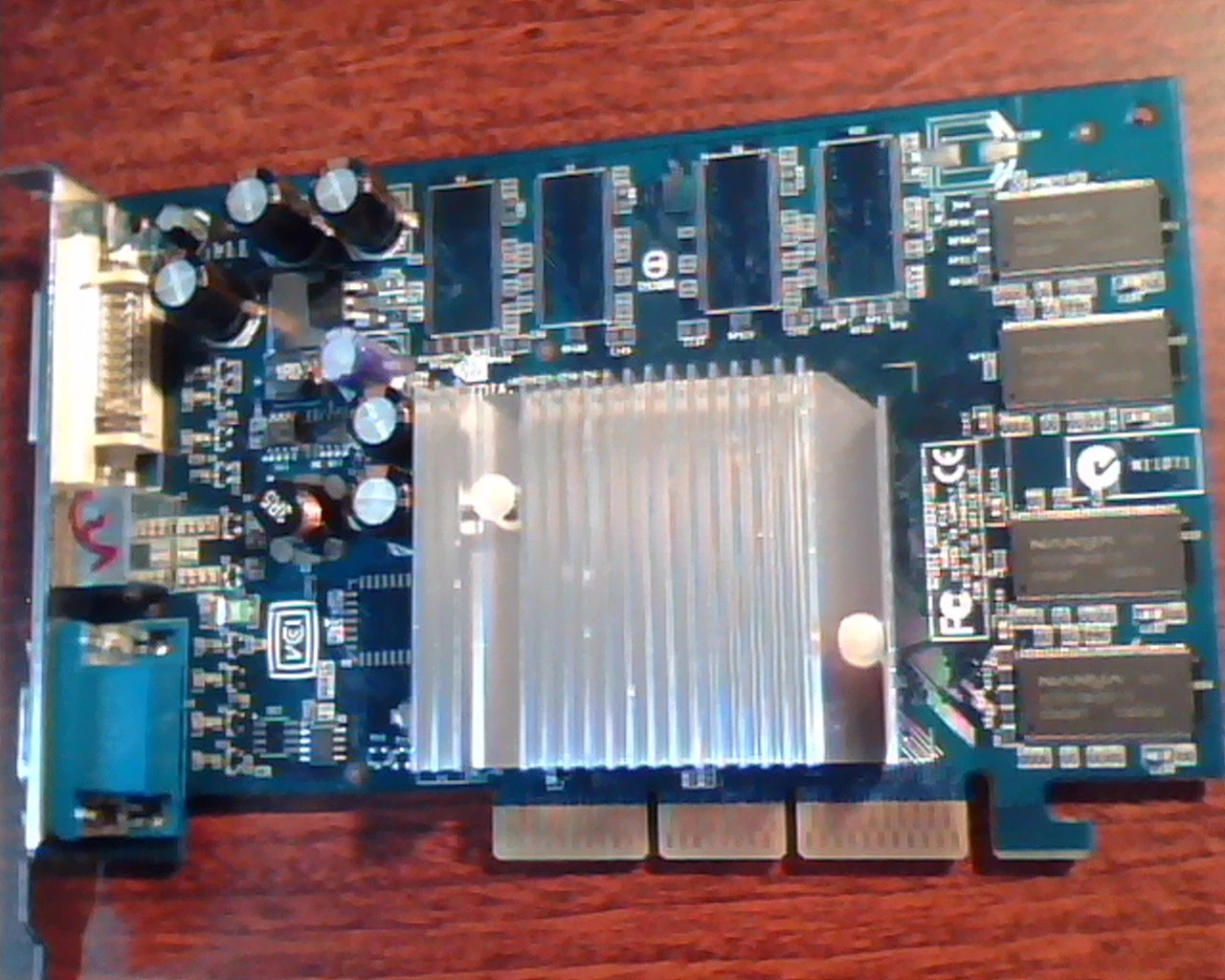 AGP card GeForce FX5200 AGP8X 128MB DDR TV DVI VGA V2.0 Nvidia P162