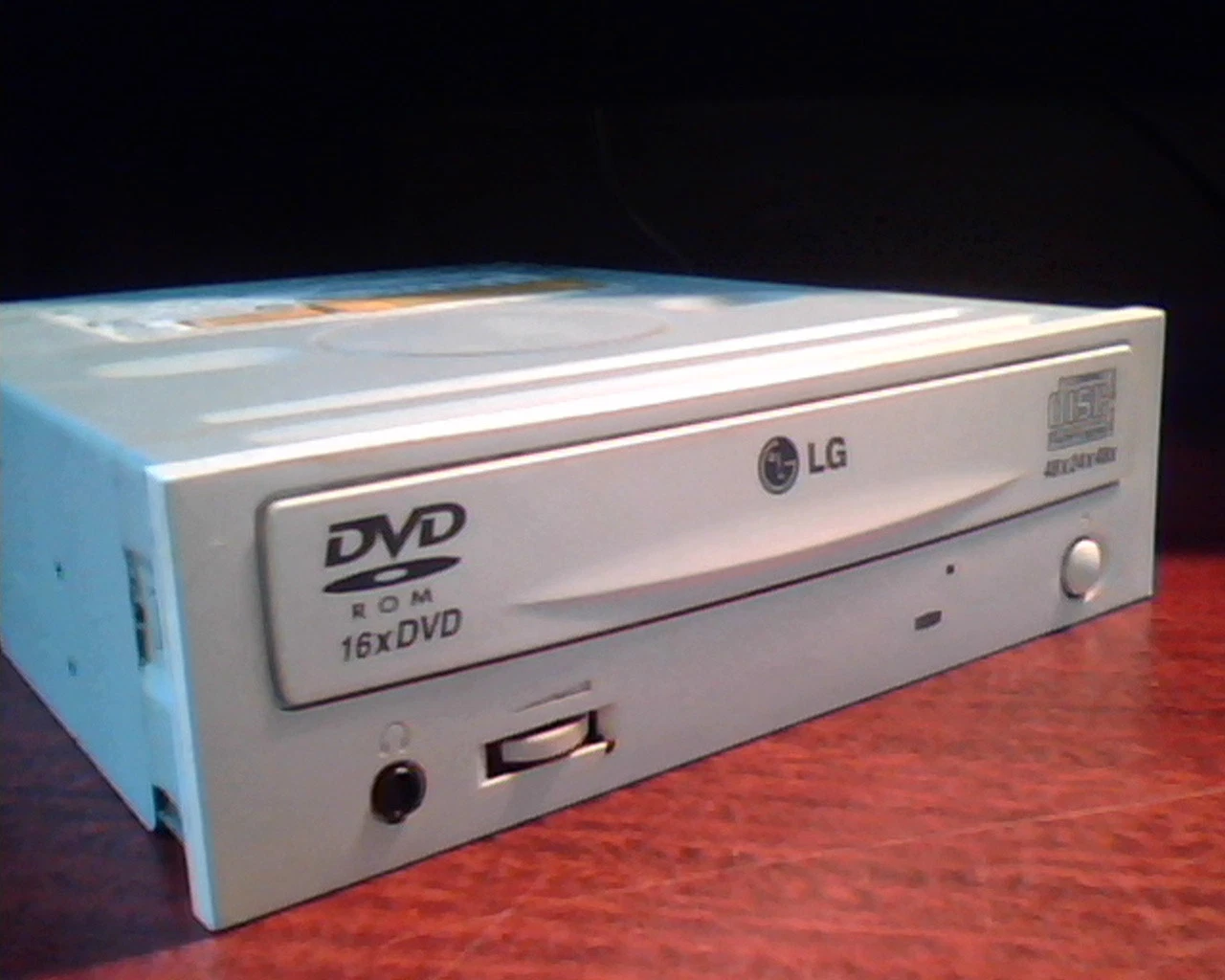 LG CD-RW DVD-ROM Drive GCC-4480B Ver 1.00 December 2002 3850H-1346J