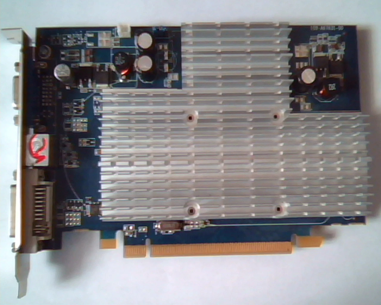 PCI-E express card ATI 109-A67631-00 X1300 256M DDR2 DVI VGA 188-0AC84-0S5SD