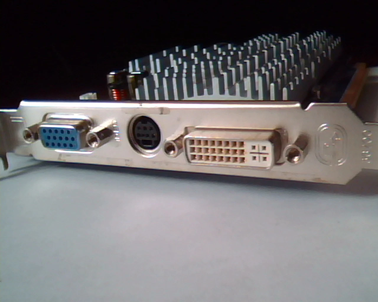 PCI-E express card ATI 109-A67631-00 X1300 256M DDR2 DVI VGA 188-0AC84-0S5SD - image 5