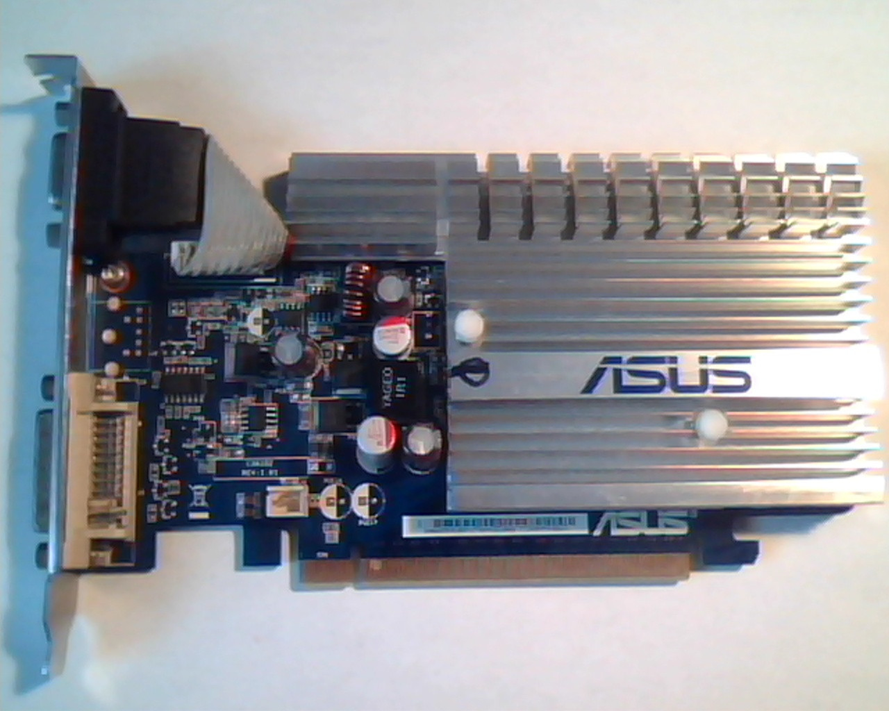 PCI-E express card EN8400GS Silent T P 512M A ASUS DVI VGA