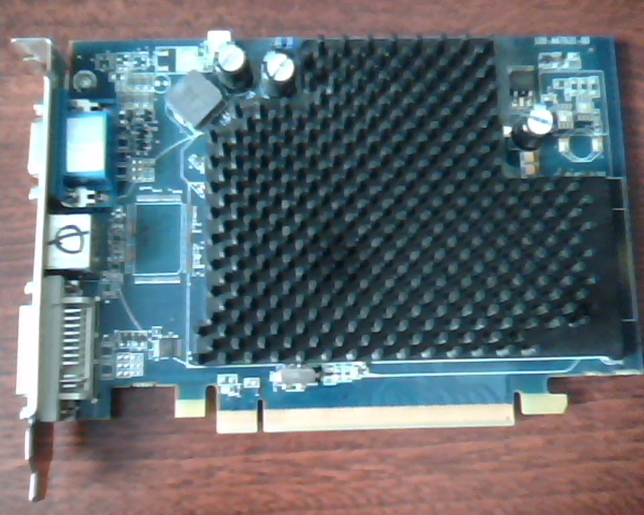 PCI-E express card ATI Radeon 109-A67631-00 X1300 256MB 87-AC84-03-SA DVI VGA TV