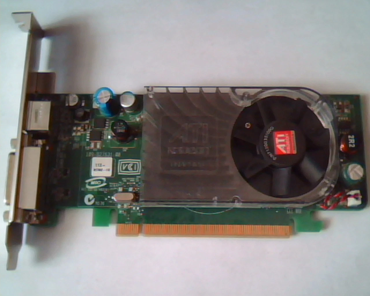 PCI-E express card ATI Radeon 109-B27631-00 B276 S-Video DVI ATI-102-B27602