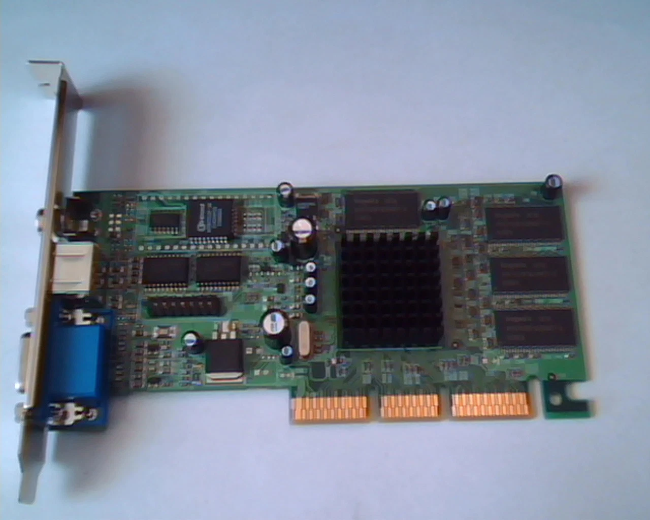 AGP card ATI Radeon 7000 64M TVO 1024-6112-03-SA PQB-RV100-P112 VGA Comp out