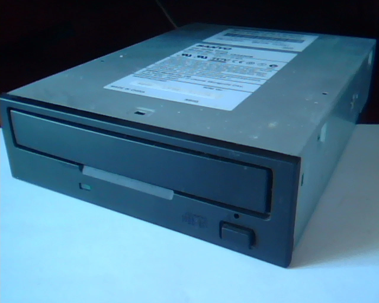 CD-ROM Drive CRD-1332NIB 10L6041 02K3414 14X-32X IDE Sanyo AUG1998 1.03a