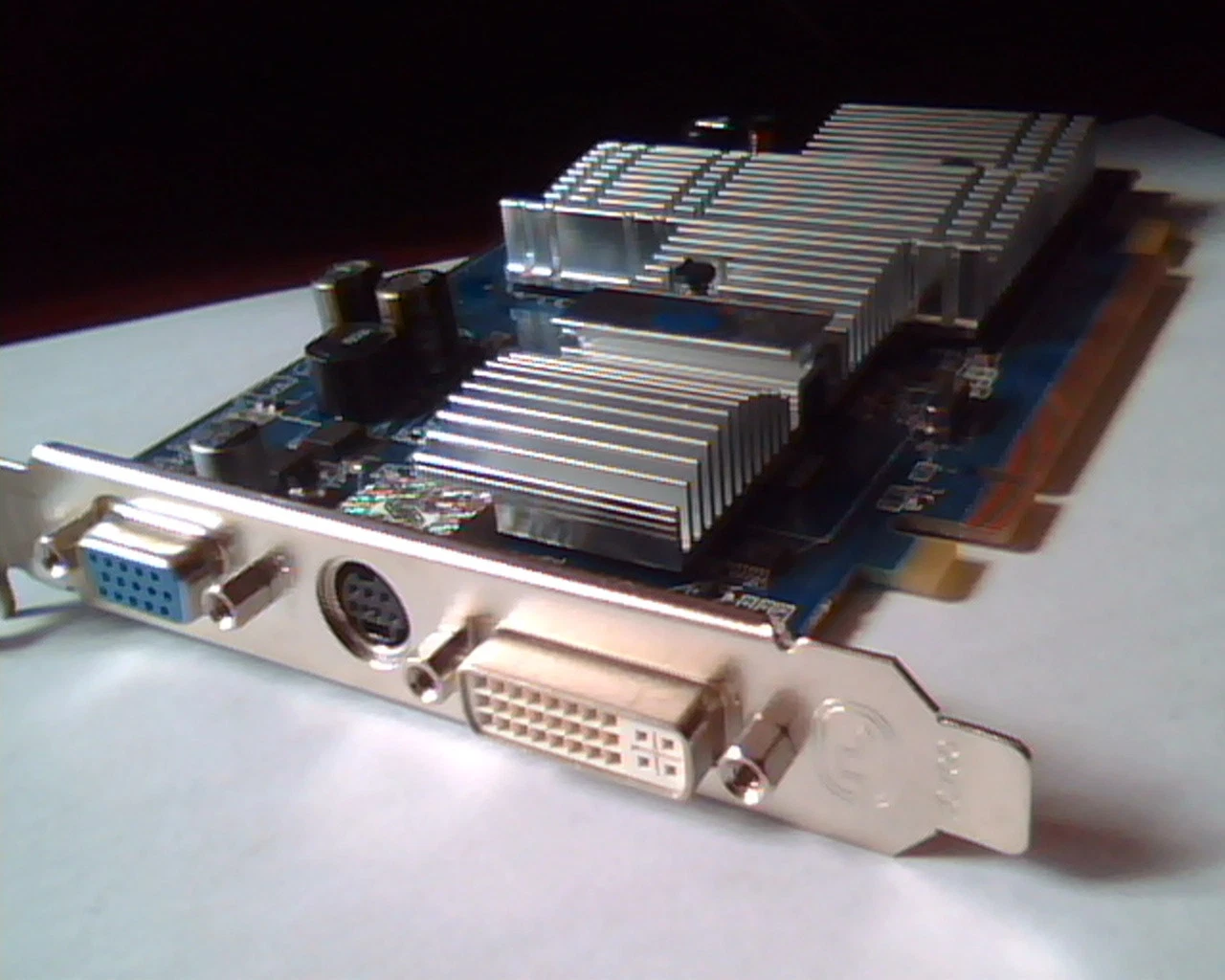 PCI-E express card Sapphire 109-A67631-00 X1550 512M DDR2 188-0KC84-0H6SA DVI TV - image 5