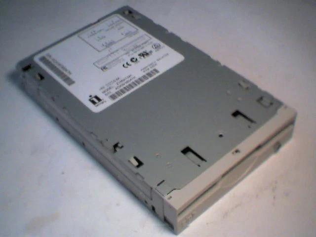 Iomega Zip Drive Z100ATAPI beige 100MB 100 IDE new