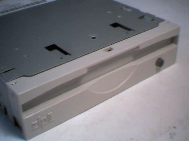 Iomega Zip Drive Z100ATAPI beige 100MB 100 IDE new - image 2