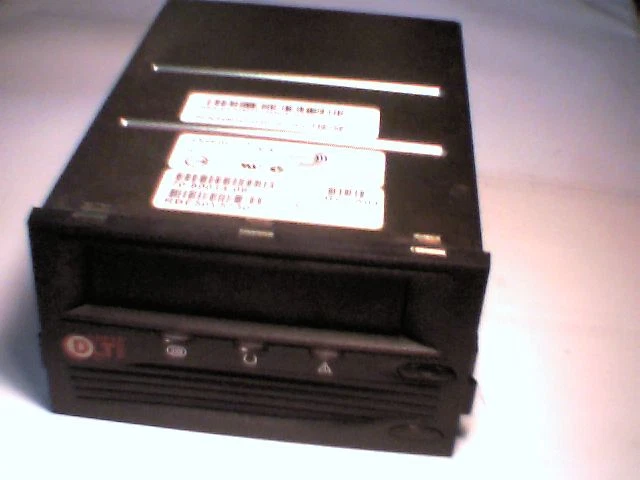DLT Tape Drive Quantum TR-S13AA 70-80016-01 B03 SCSI LVD SDLT D33125 Super DLT