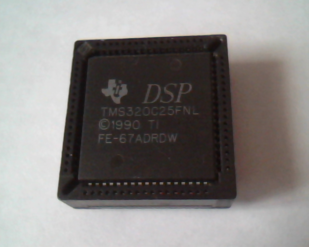 Rare CPU computer chip - DSP TMS320C25FNL 1990 TI FE-67ADRDW - image 2