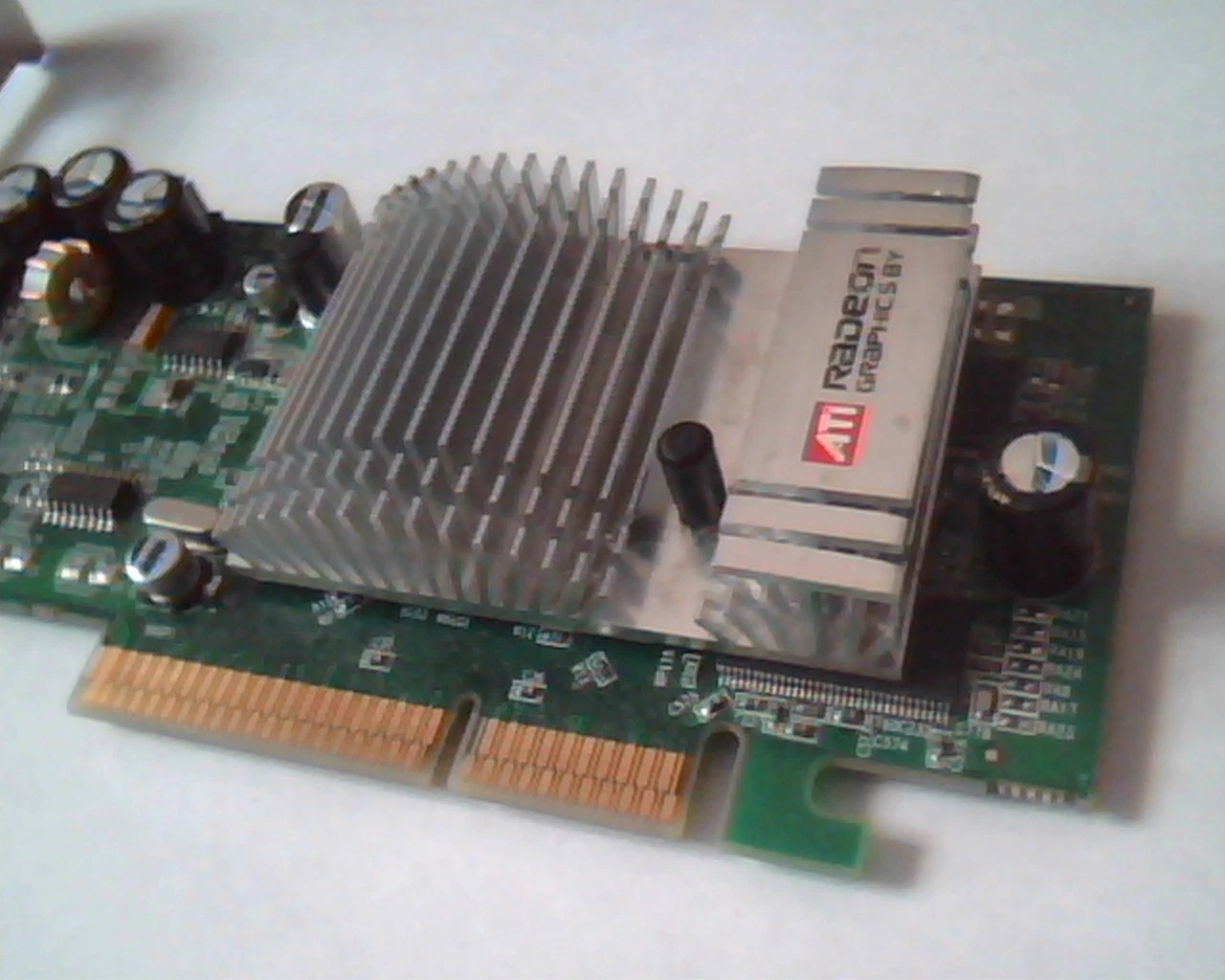 AGP card ATI Radeon 9550SE 128M DDR V/D/VO 35-FC37-G0-02 DVI S Vid - image 2