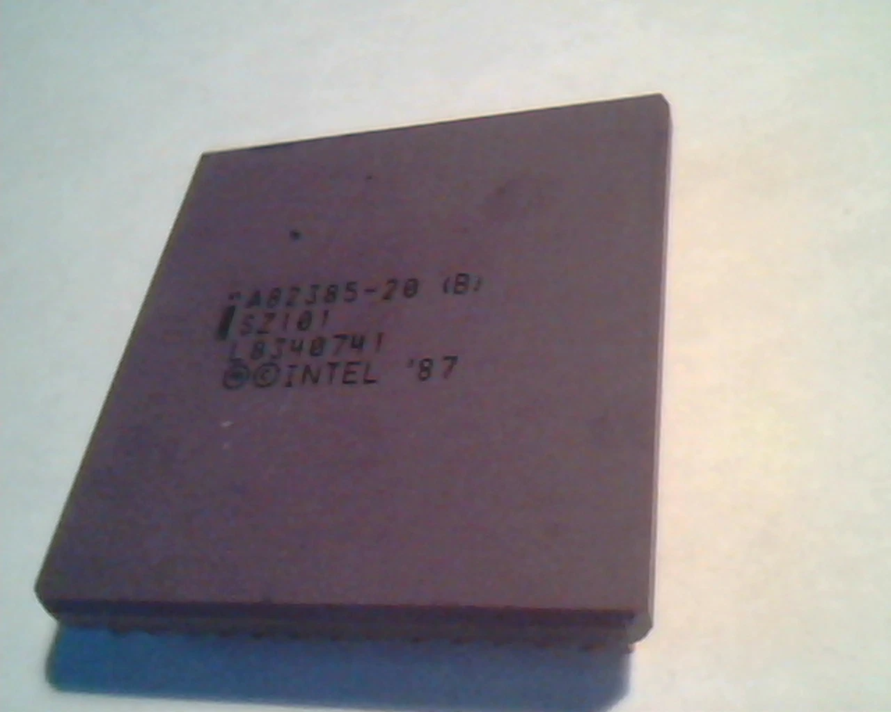 Rare CPU computer chip - intel 1987 A82385-20 (B) SZ101 L8340741 - image 2