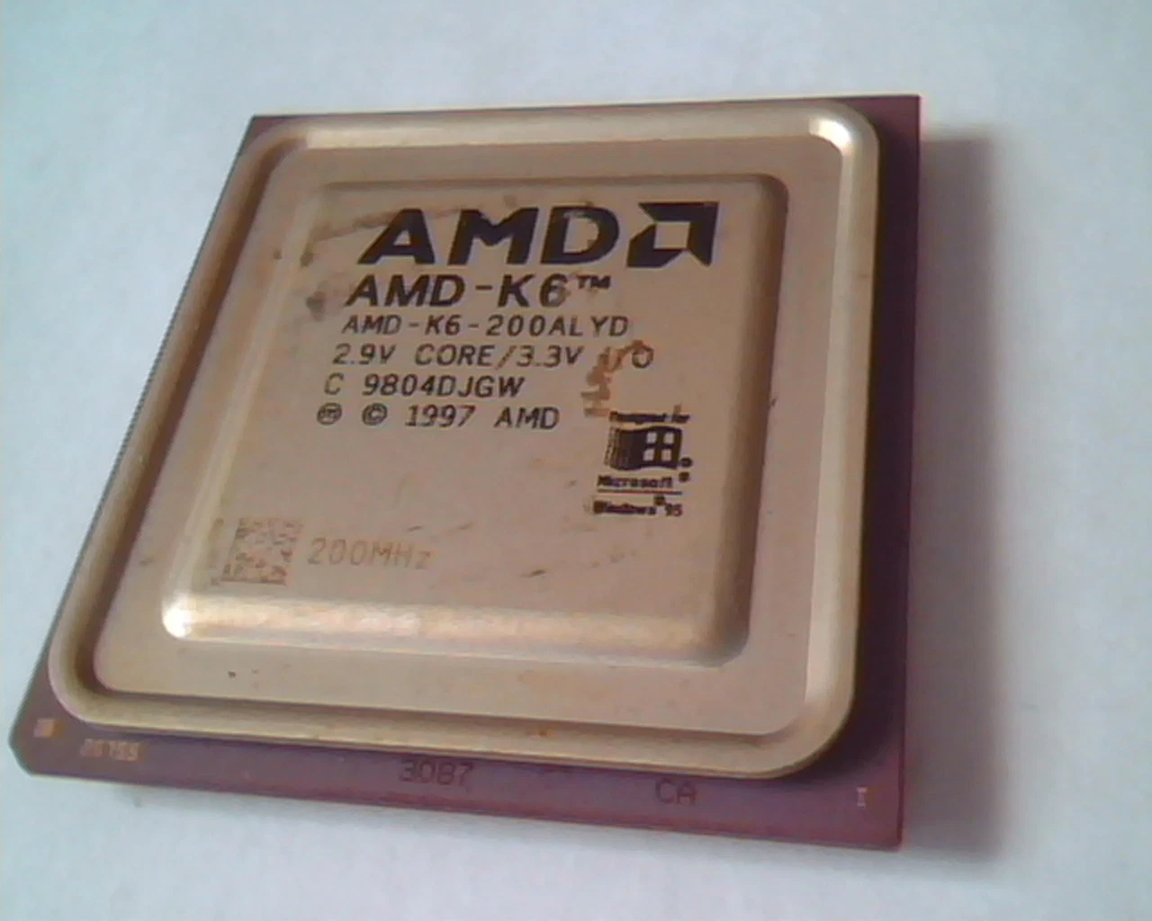 Rare CPU computer chip - AMD AMD-K6 AMD-K6-200ALYD 2.9V Core/3.3V 9804DJGW