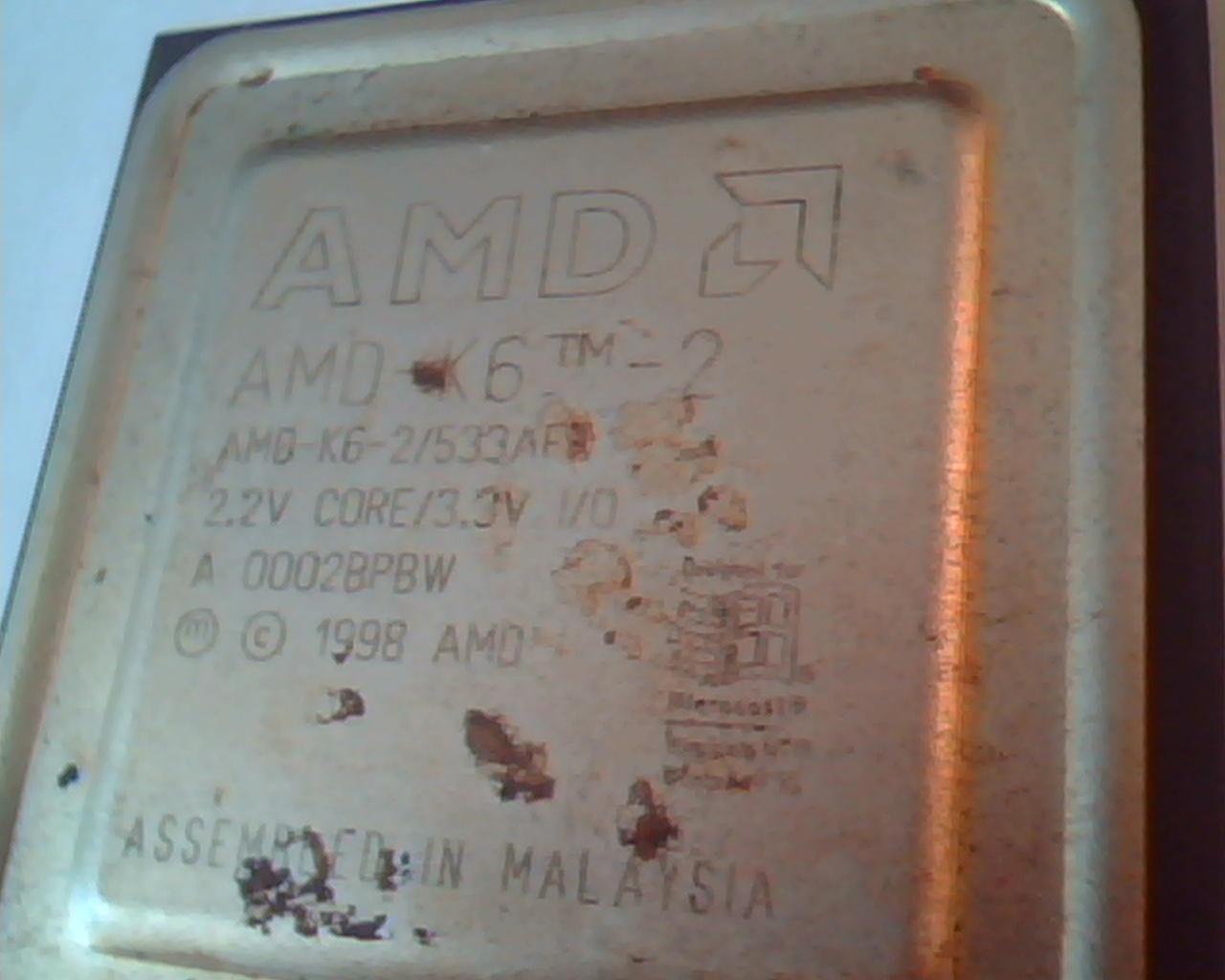 Rare CPU computer chip - AMD AMD-K6-2 A 0002BPBW 1998 2.2V CORE I/O 26351 - image 2