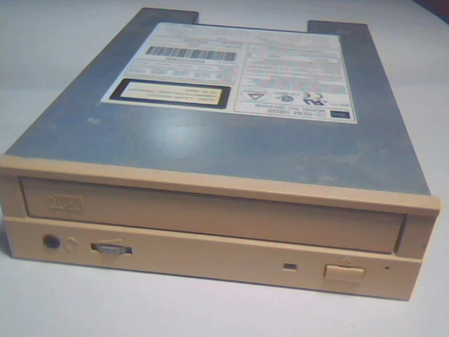 CD-ROM Drive Toshiba XM-5401B 005 50-pin SCSI February 1996 CI MA51226 CD