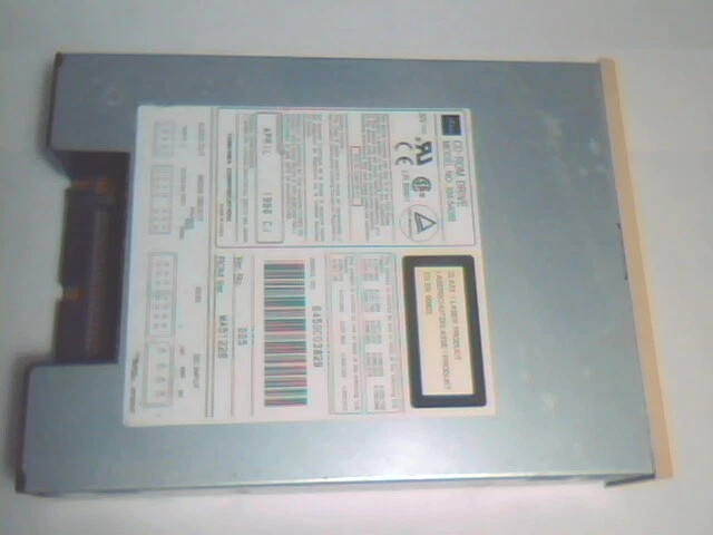 CD-ROM Drive Toshiba XM-5401B 005 50-pin SCSI February 1996 CI MA51226 CD - image 2