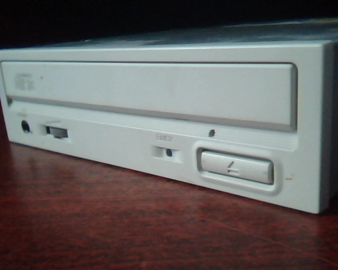CD Drive 50-pin SCSI Code DR-966 March 1999 E99677 Marathon