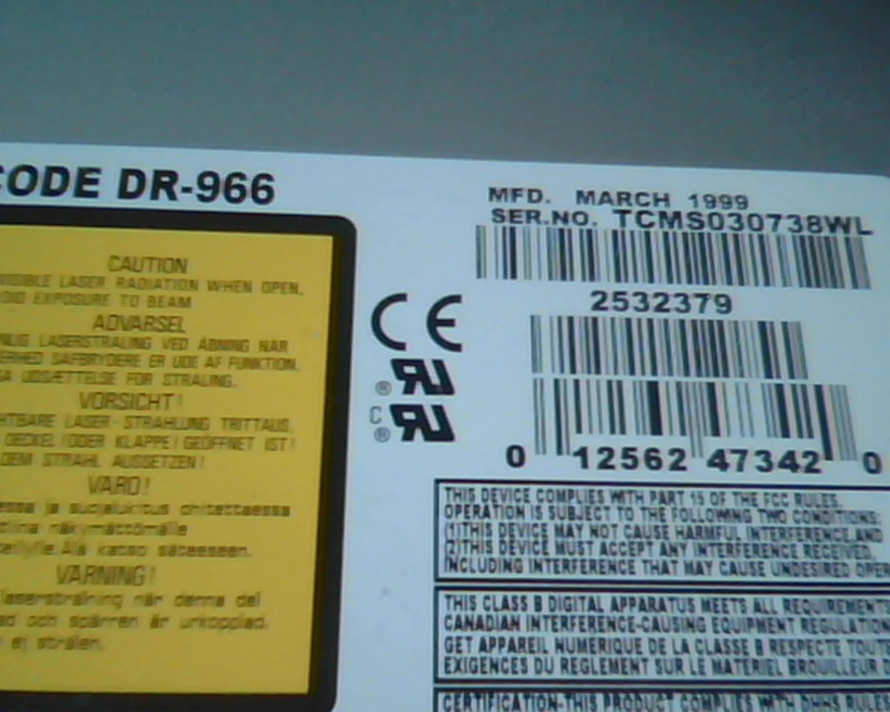 CD Drive 50-pin SCSI Code DR-966 March 1999 E99677 Marathon - image 2