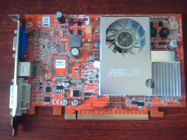 Video Card PCI-E ASUS EAX700/TD/128M/A NTSC DVI LCD DDR express