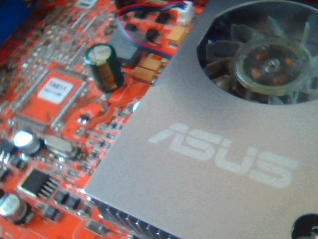 Video Card PCI-E ASUS EAX700/TD/128M/A NTSC DVI LCD DDR express - image 2