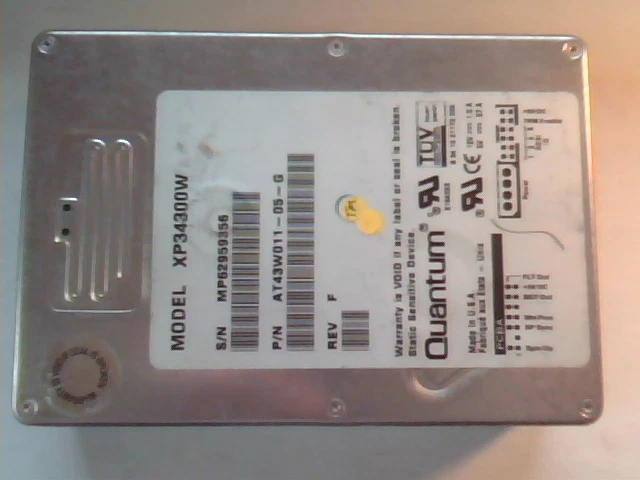 SCSI Hard Drive Quantum XP34300W AT43W011-05-G Rev F