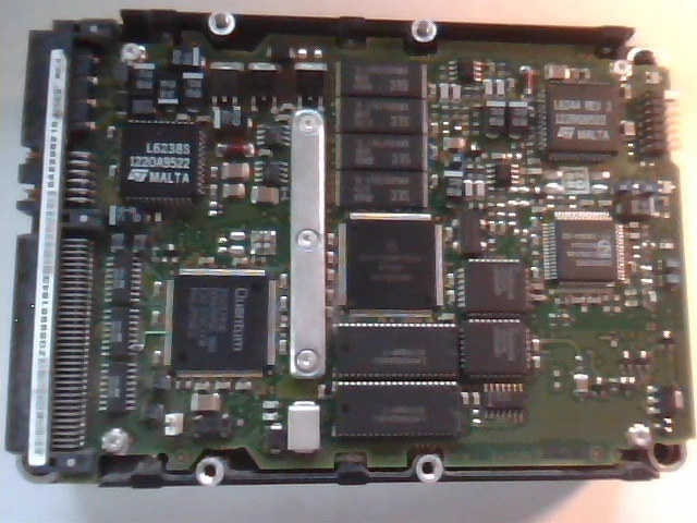 SCSI Hard Drive Quantum XP34300W AT43W011-05-G Rev F - image 3