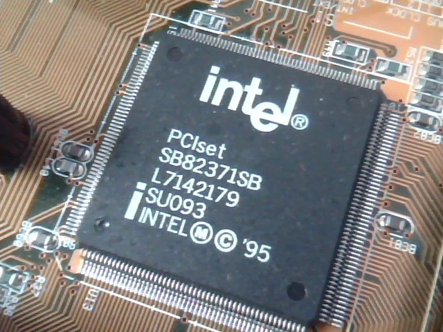 GA-586ATV Motherboard Rev 4B 3 ISA BabyAT Socket7 430VX 233MHz MMX CPU + RAM - image 4