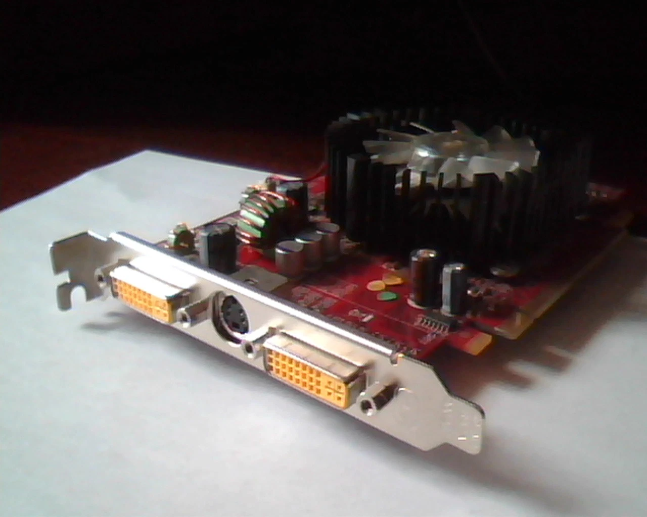 PCI-E video card V099 Ver 2.0 ATI Radeon 2600XT 109-B14831-00A Dual DVI 43C0261 - image 6