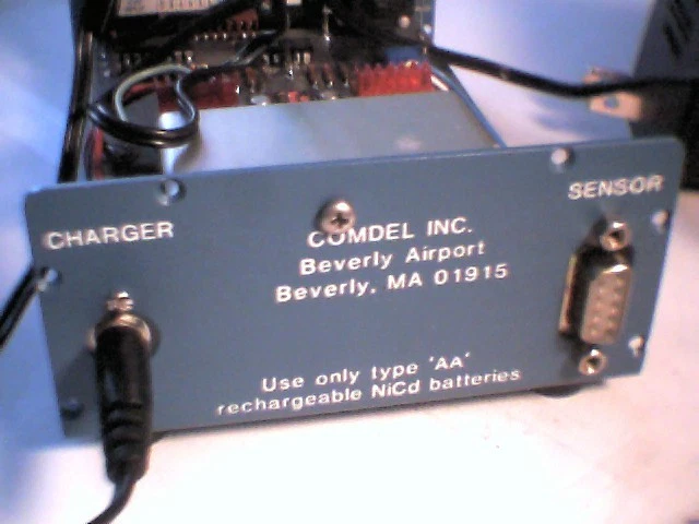 Small Very Solid thick aluminum electronics project box with 12V power supply - image 5