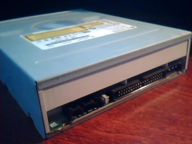 LG DVD ROM Disc Drive GDR-8161B 0100 January 2003 GH - image 5