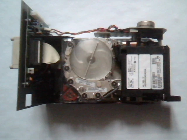 ADIC TH8XL-ES DLT8000 TAPE DRIVE Quantum DLT8000 w/tray