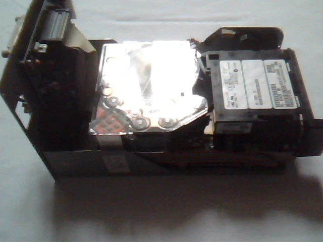 ADIC TH8XL-ES DLT8000 TAPE DRIVE Quantum DLT8000 w/tray - image 2