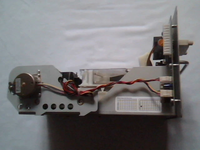 ADIC TH8XL-ES DLT8000 TAPE DRIVE Quantum DLT8000 w/tray - image 4