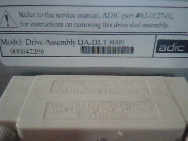 ADIC TH8XL-ES DLT8000 TAPE DRIVE Quantum DLT8000 w/tray - image 6